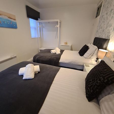 Meadowside Holiday Apartments Торки Екстериор снимка