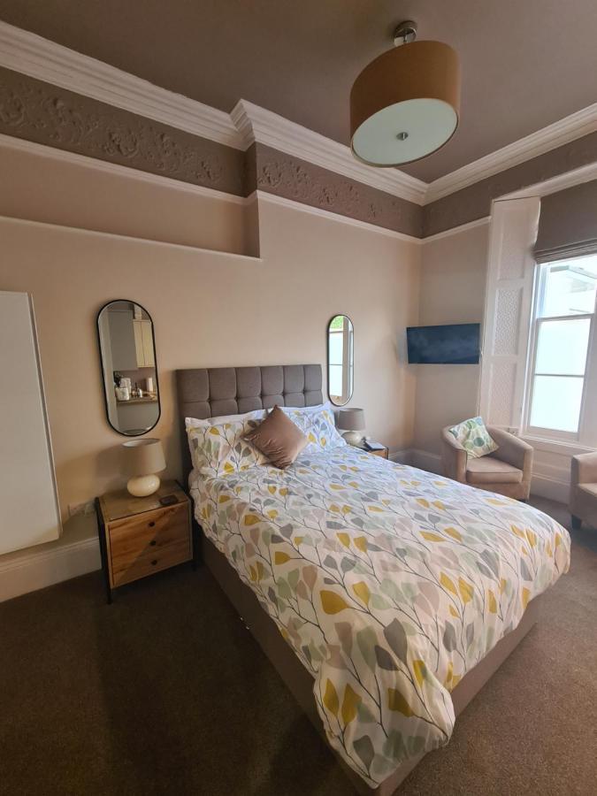 Meadowside Holiday Apartments Торки Екстериор снимка