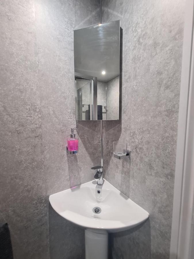 Meadowside Holiday Apartments Торки Екстериор снимка