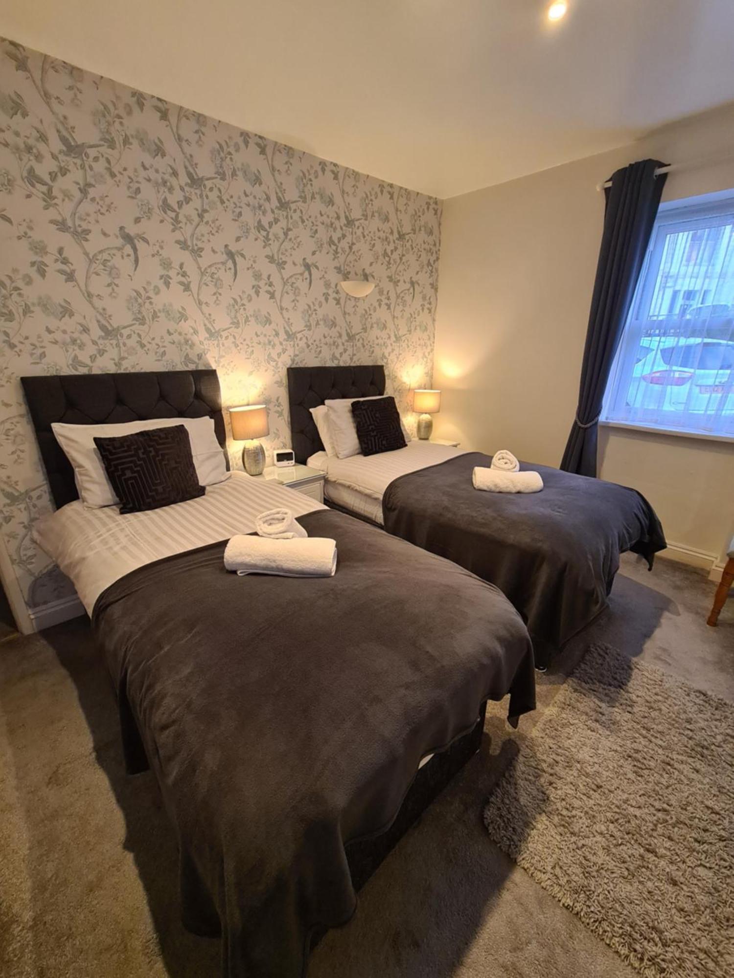 Meadowside Holiday Apartments Торки Екстериор снимка